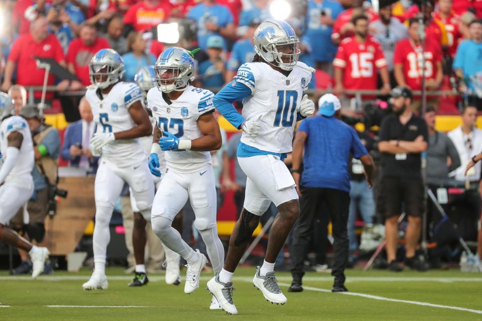 Detroit Lions quarterback Teddy Bridgewater (10) warms up ahead of the season opener against the Kansas City Chiefs at Arrowhead Stadium in Kansas City, Mo. on Thursday, Sept. 7, 2023.