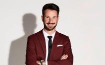 Nur wenig später am Montag, 26. Oktober, 22.15 Uhr, startet auf VOX Alexander Schäfer seine Liebessuche: In der Kuppelshow "Prince Charming", der schwulen Version des "Bachelors", darf er Krawatten verteilen und so unter 20 Männern die Liebe seines Lebens suchen. (Bild: TVNOW / Arya Shirazi)