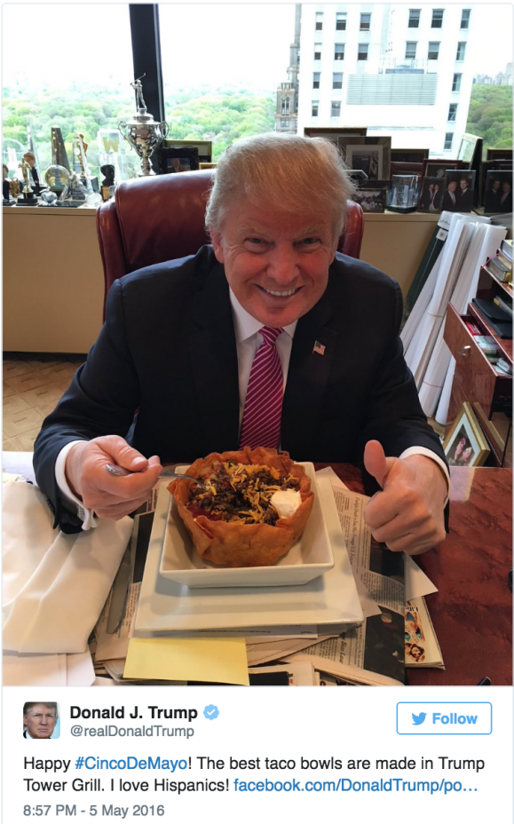 Seul en lice au sein de son parti, l’homme d’affaires essaye donc de grappiller des voix où il le peut en vue de la présidentielle. Dans cette optique, il publie le 5 mai (journée de commémoration au Mexique, et également aux États-Unis) une photo de lui sur Twitter en train de déguster un taco, avec une légende improbable : “Joyeux 5 mai ! Les meilleurs tacos bowl sont faits au grill de la Trump Tower. J’adore les Hispaniques !”. Ce tweet lui a valu de nombreuses réactions négatives.