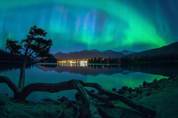 If they’re really lucky, the honeymooning couple might get nights like this. Photo: Instagram/fairmontjpl