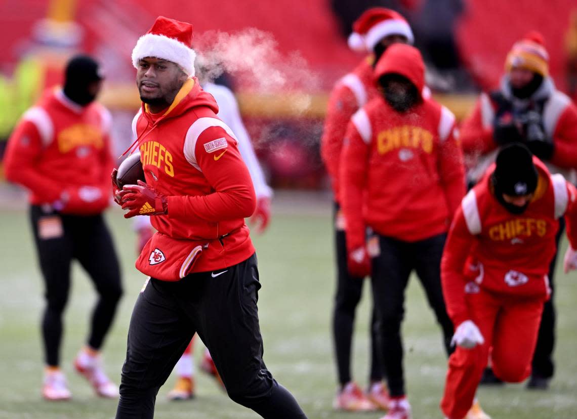 Kansas City Chiefs wide receiver Juju Schuster donned a festive hat for warmups before the Chiefs’ Christmas Eve game against the Seattle Seahawks on Saturday at GEHA Field at Arrowhead Stadium.