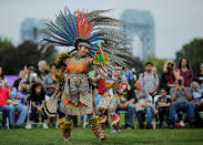 <p>A reveller performs during a “pow-wow” celebrating the Indigenous Peoples’ Day Festival in Randalls Island, in New York, Oct. 8, 2017. (Photo: Eduardo Munoz/Reuters) </p>