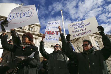 Opponents of Airbnb rally before a hearing called "Short Term Rentals: Stimulating the Economy or Destabilizing Neighborhoods?" at City Hall in New York, January 2015. REUTERS/Shannon Stapleton/File Photo - RTX2PVOE