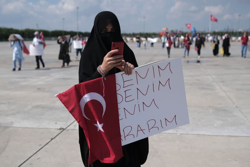 Protest against official coronavirus disease (COVID-19)-related mandates, including vaccinations, tests and masks, in Istanbul