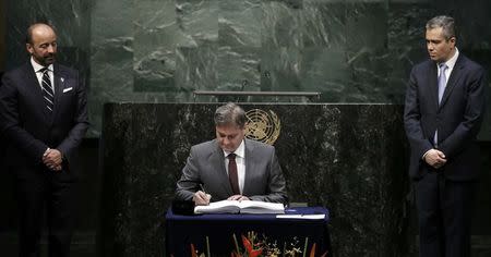 Bosnia and Herzegovina Prime Minister Denis Zvizdic signs the Paris Agreement on climate change at the United Nations Headquarters in Manhattan, New York, U.S., April 22, 2016. REUTERS/Mike Segar