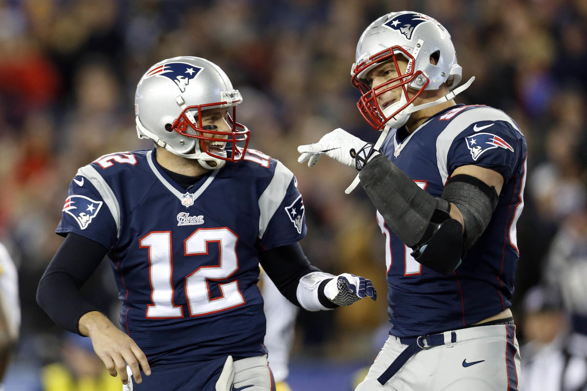 Tom Brady, Rob Gronkowski throw during private workout at UCLA