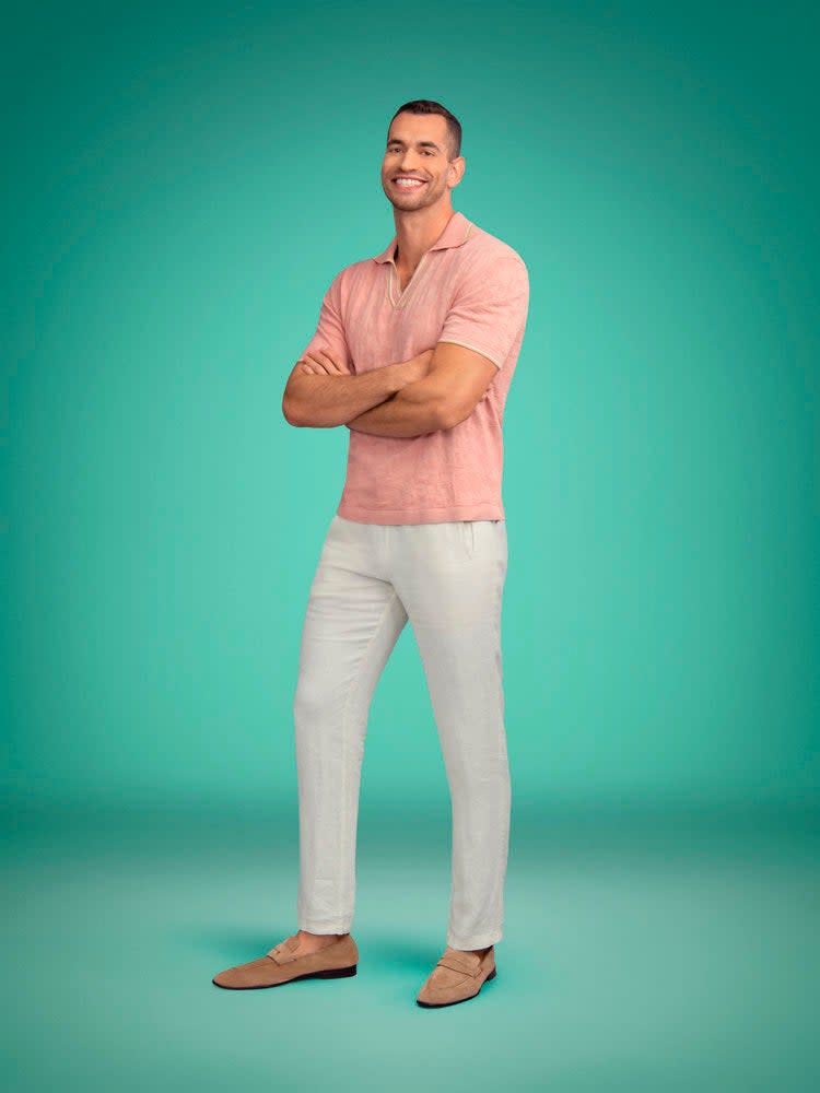 Jesse Solomon poses for his 'Summer House' season 8 cast photo.