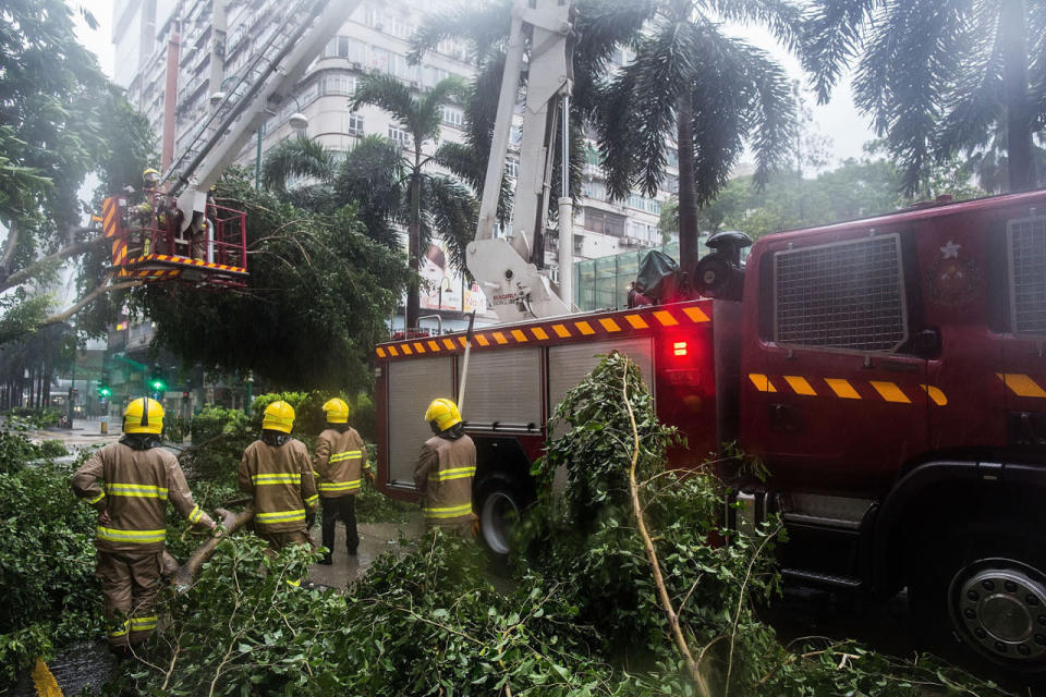 Typhoon Nida hits Hong Kong and southern China