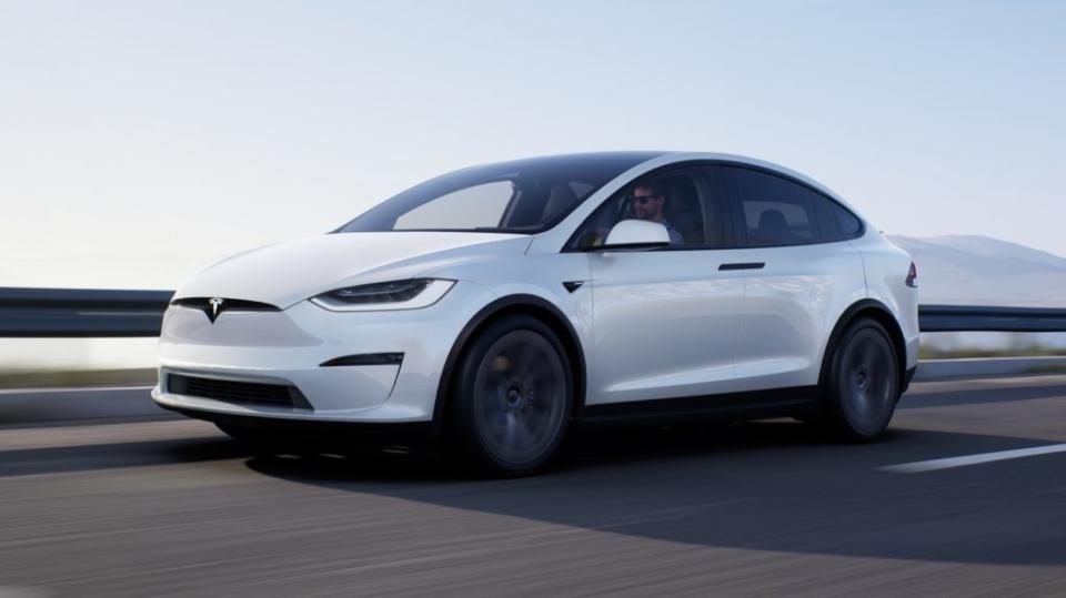 Model X與Model X Plaid首批車型本月應可交車。(圖片來源/ Tesla)