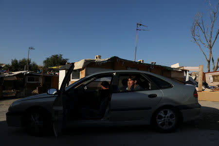 A family prepares to leave the Roma shanty town of El Gallinero, on the outskirts of Madrid, Spain, September 27, 2018. REUTERS/Susana Vera