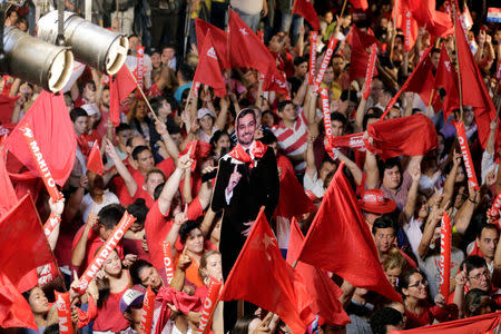 Supporters of Paraguay’s newly-elected President Mario Abdo Benitez of the Colorado Party celebrate in Asuncion, Paraguay April 22, 2018. REUTERS/Jorge Adorno