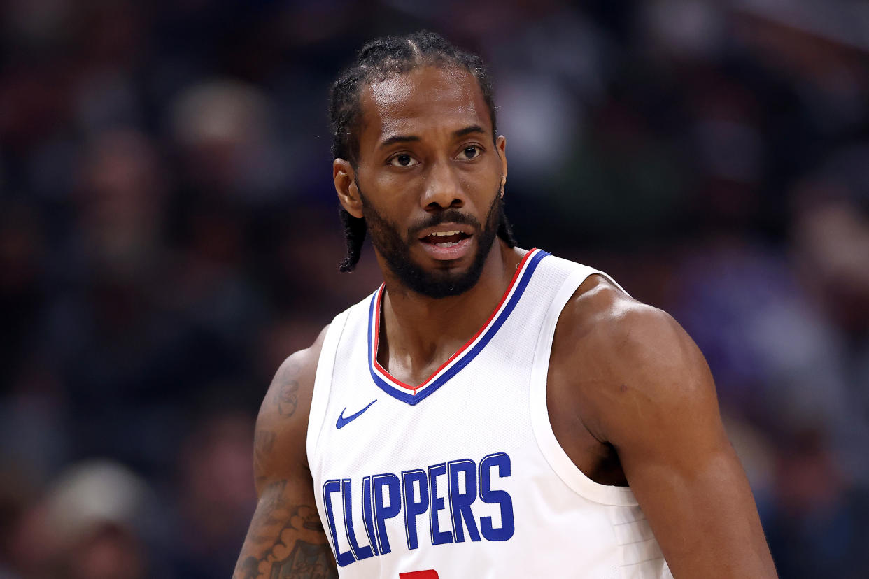 Kawhi Leonard missed the last eight games of the regular season and Game 2 against the Mavericks with knee inflammation. (Katelyn Mulcahy/Getty Images)