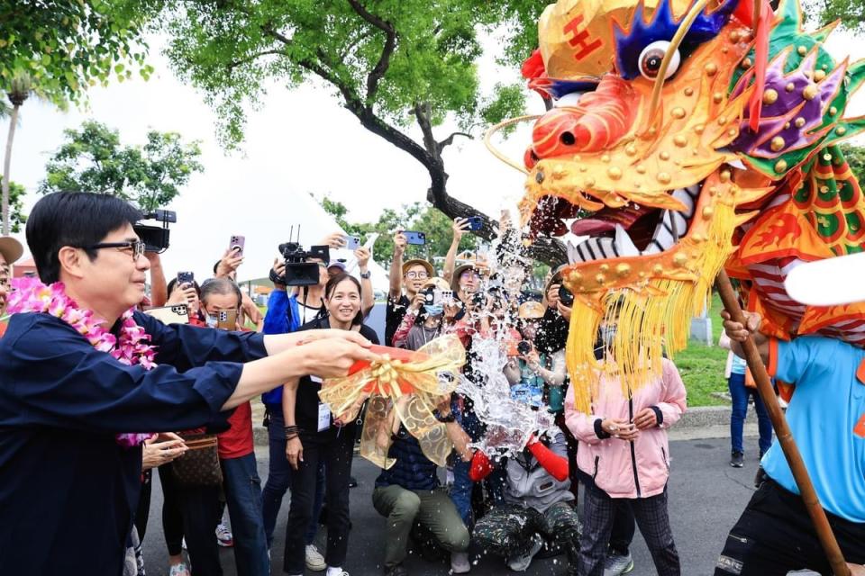 高雄市長陳其邁今年帶市府隊、議會隊、美國在台協會及日台交流協會共同一較高下。圖/取自陳其邁粉專