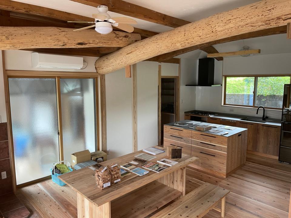 The open-plan dining and kitchen area.