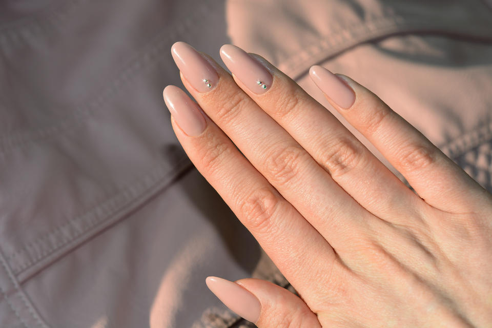 Nude Nails That Sparkle & Shine