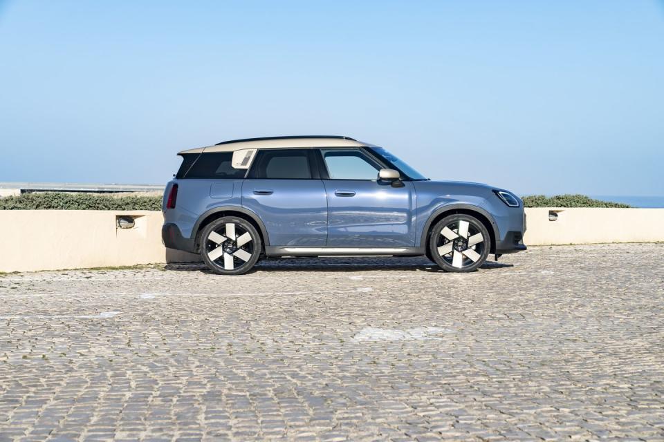 2025 mini countryman electric