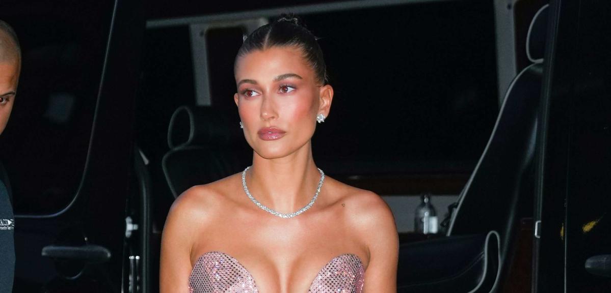 Hailey Bieber Loves This Vampire Halloween Corset That's Less Than $30 on   - Sports Illustrated Lifestyle