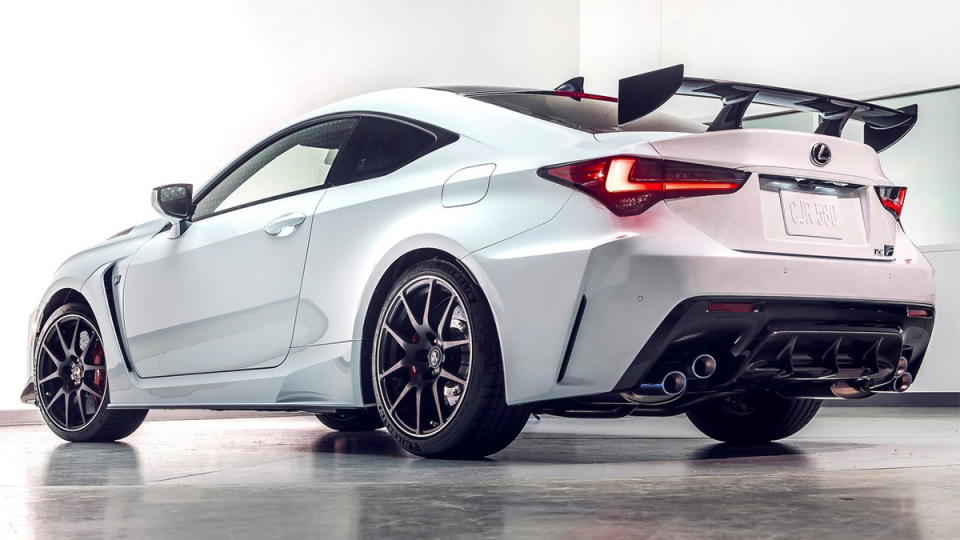 圖／2021 Lexus RC F Track Edition外觀設計融入RC F GT 3與GT500元素，結合大量空氣力學設計，整體更顯侵略性。。