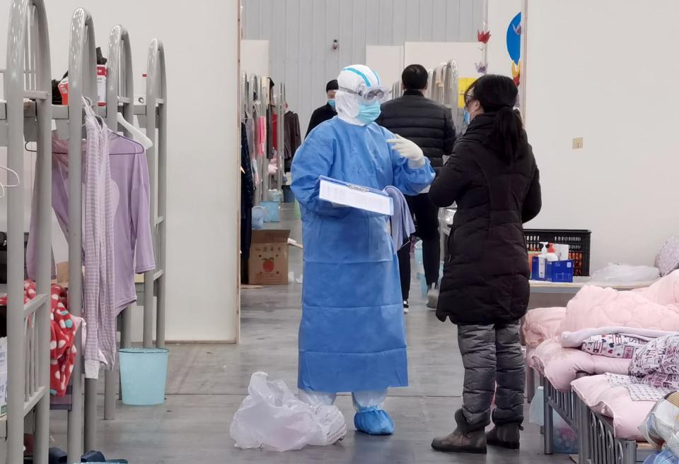 WUHAN, CHINA - FEBRUARY 26: A nurse talks to a patient at Hanyang Fangcang makeshift hospital on February 26, 2020 in Wuhan, Hubei Province of China. (Photo by An Yuan/China News Service via Getty Images)