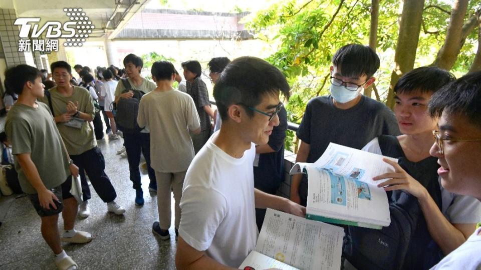 大學分科測驗一連兩天登場。（圖／胡瑞麒攝）