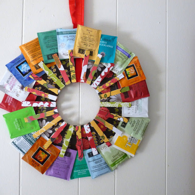 This <a href="http://www.huffingtonpost.com/2012/12/20/homemade-gift-idea-tea-bag-wreath_n_2331607.html?utm_hp_ref=huffpost-home&ir=HuffPost%20Home">unique wreath</a> is perfect for any hostess, homemaker or tea-lover you know.