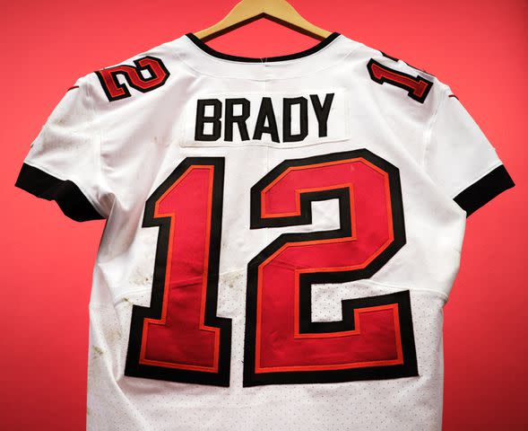 Tom Brady's final game-worn Buccaneers jersey headed to auction, expected  to break record 