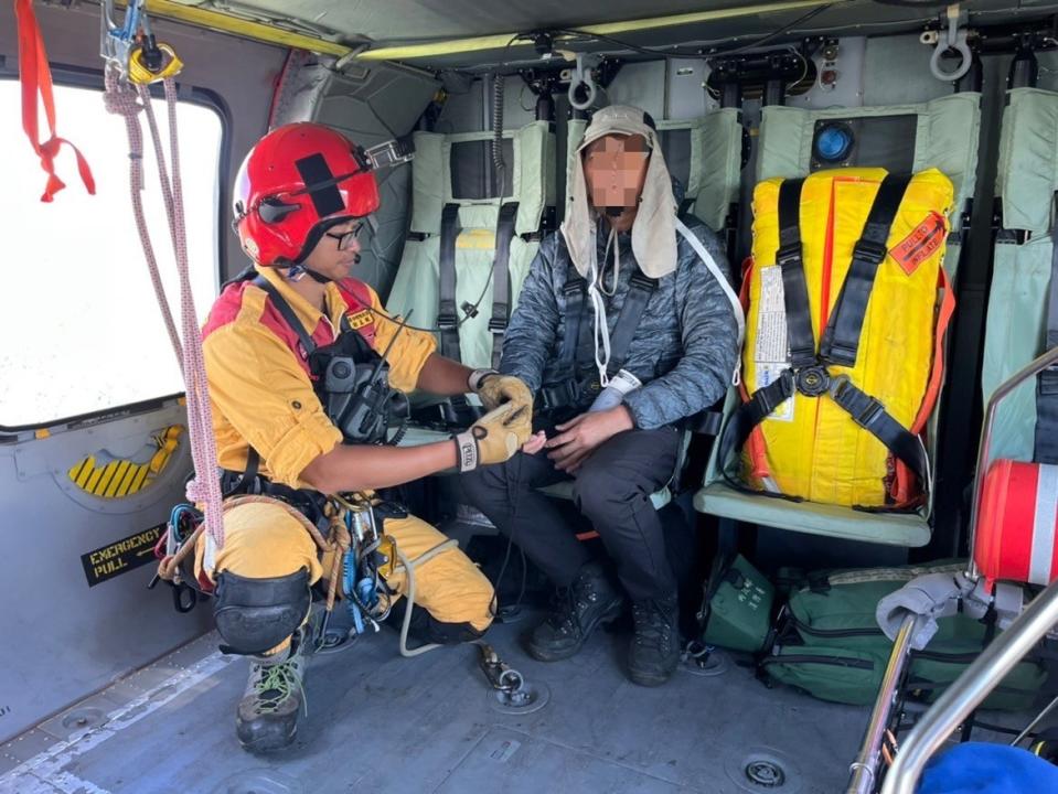 空中勤務總隊派遣黑鷹直升機救援蘇姓登山客。空中勤務總隊花蓮駐地勤務第一大隊第三隊提供