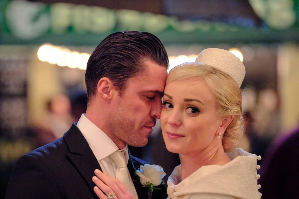 Trixie Franklin (Helen George) und Matthew Aylward (Olly Rix) in Call the Midwife (BBC / Neal Street Productions / Laurence Cendrowicz)