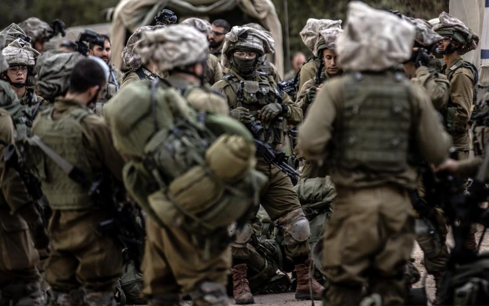 Israeli forces get prepared before entering the Gaza Strip