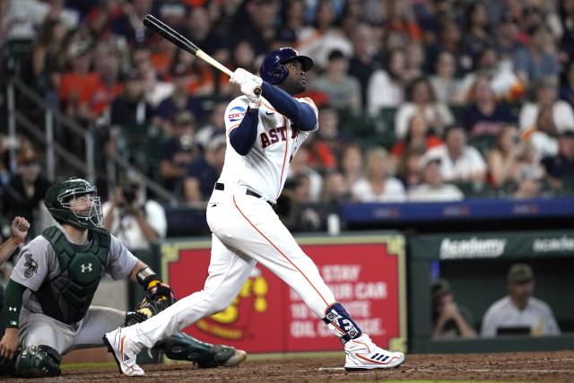 Alvarez's 8th-inning home run lifts Astros over Athletics