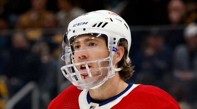 Canadiens' Mike Hoffman shows off gnarly scar after cross-check to the face  - Yahoo Sports