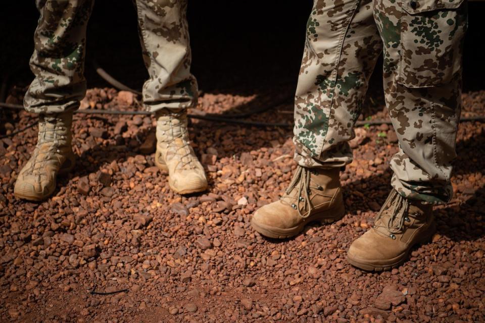 Soldaten der Bundeswehr stehen im EUTM-Ausbildungszentrum.