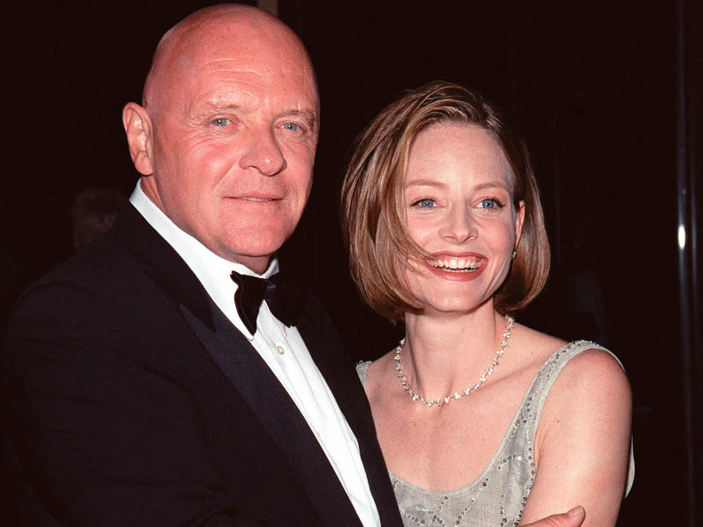 Anthony Hopkins und Jodie Foster 1999 auf einer Veranstaltung. (Bild: Featureflash Photo Agency/shutterstock.com)