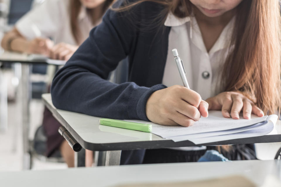 一位女子表示，自己遇到的幾乎每位教授都勸學生別打工，讓她覺得教授們有點瞧不起服務業。（示意圖／達志提供）