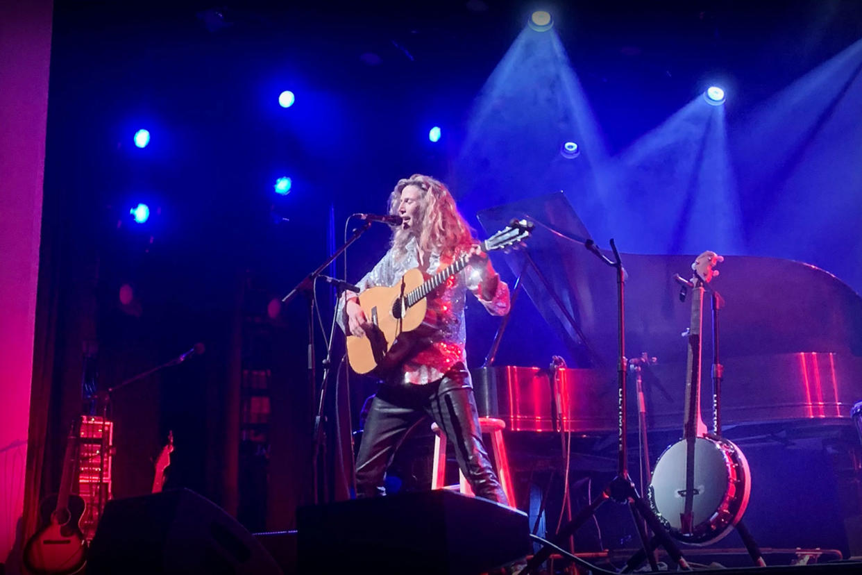 Sophie B. Hawkins playingPhoto courtesy of the artist