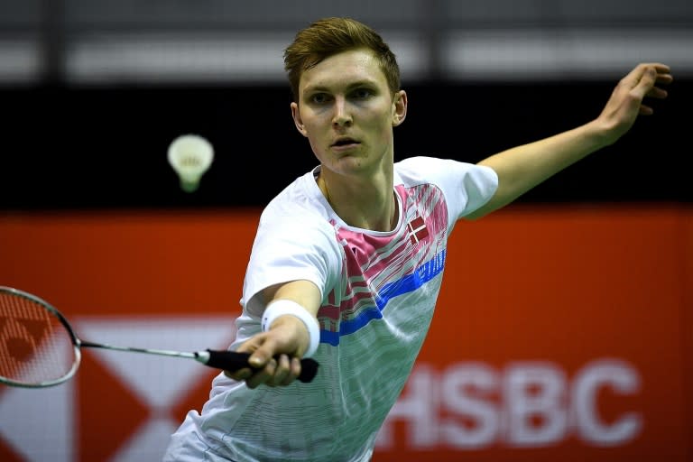 Viktor Axelsen books his place in the Malaysia Masters semi-final with a 21-15, 19-21, 21-12 win over Indonesia's Jonatan Christie