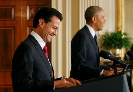 US President Barack Obama and Mexico President Enrique Pena Nieto (L) hold a news conference at the White House in Washington, U.S. July 22, 2016. REUTERS/Carlos Barria