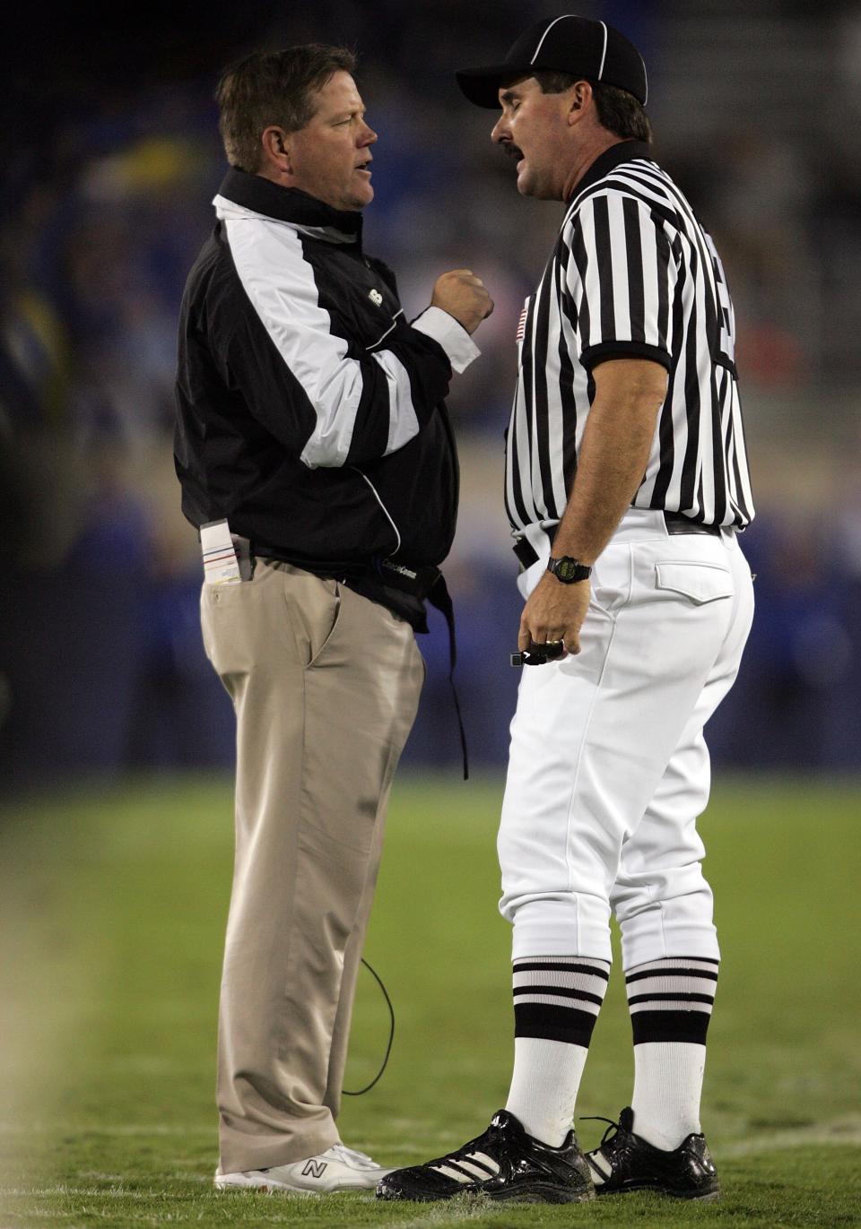 LEXINGTON, KY – SEPTEMBER 30: Brian Kelly, the Head Coach of the Central Michigan Chippewas, talks with a game offical during the game against the Kentucky Wildcats on September 30, 2006 at Commonwealth Stadium in Lexington, Kentucky. (Photo by Andy Lyons/Getty Images)