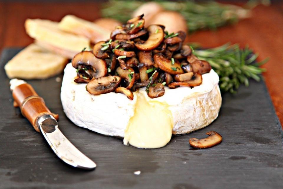 <strong>Get the <a href="http://www.bellalimento.com/2015/11/23/savory-baked-brie-with-crispy-mushrooms/" target="_blank">Savory Baked Brie With Crispy Mushrooms recipe</a> from Bell'Alimento</strong>