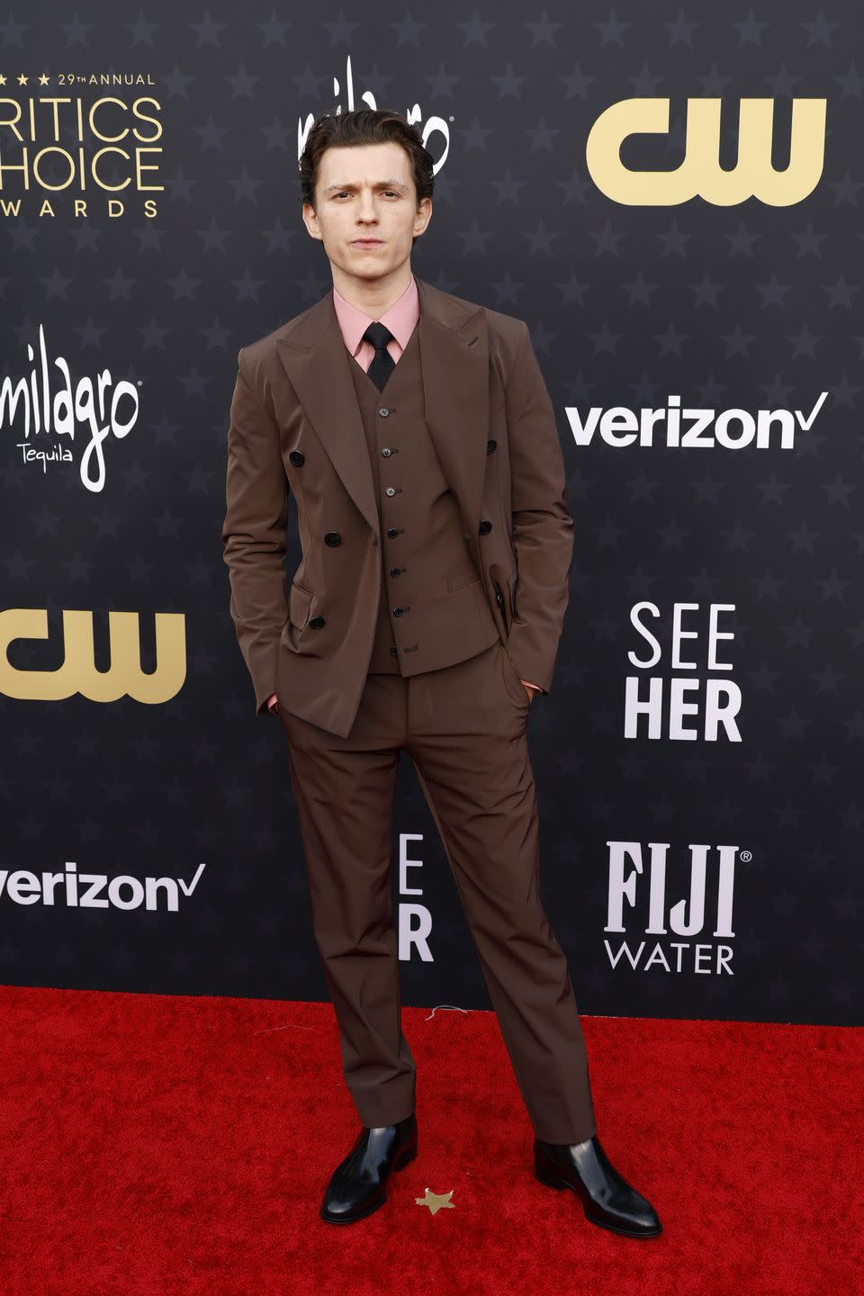 santa monica, california january 14 tom holland attends the 29th annual critics choice awards at barker hangar on january 14, 2024 in santa monica, california photo by frazer harrisongetty images