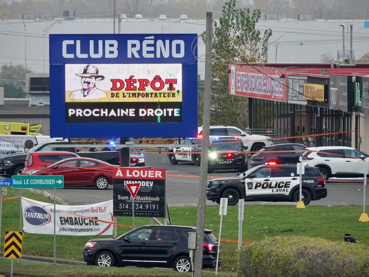 Laval police say they received a 911 call around 7:46 a.m. and were dispatched to this strip mall just off Highway 440, in the city’s Chomedy neighbourhood.  (Simon-Marc Charron/Radio-Canada - image credit)