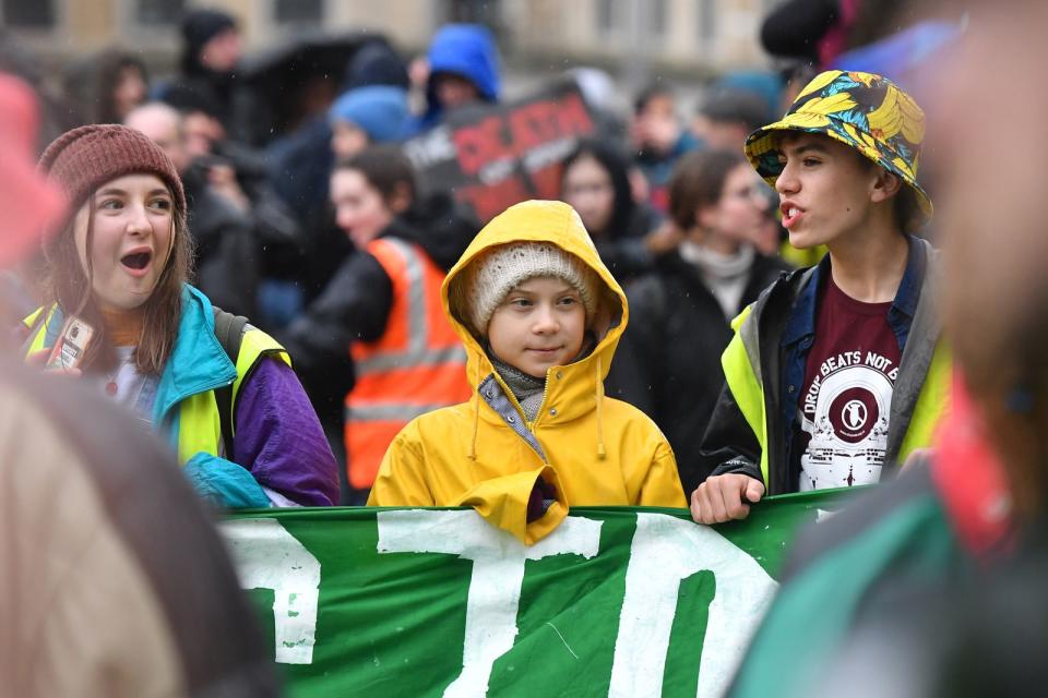 Eine weitere Auszeichnung erhielt Greta Thunberg im Juli 2020: Die portugiesische Gulbenkian-Stiftung vergab erstmalig den Preis für Menschlichkeit, welcher mit einer Million Euro dotiert ist, für ihren Kampf gegen Erderwärmung und Umweltzerstörung. Das Preisgeld will die 17-Jährige nach eigenen Aussagen verwenden, um "mehr Gutes in der Welt zu tun". (Bild: 2020 Getty Images/Leon Neal)