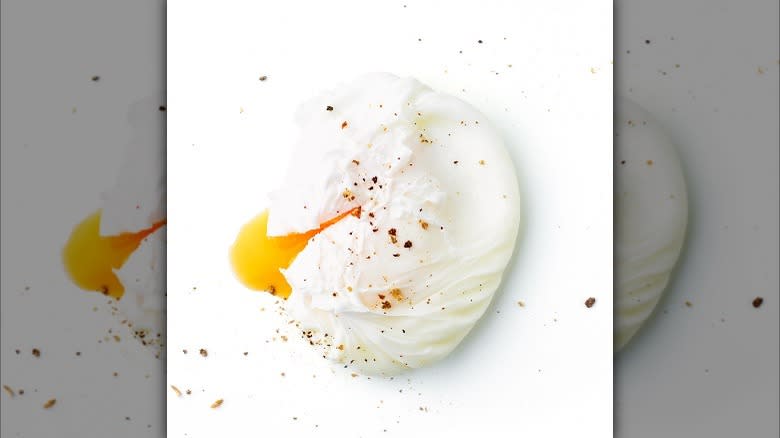 Non-molded poached egg