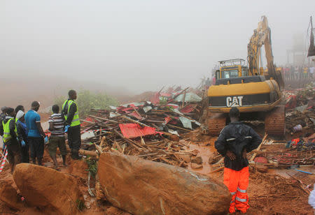 Rescue workers remove the rubble after a mudslide in the mountain town of Regent, Sierra Leone August 14, 2017. REUTERS/Ernest Henry