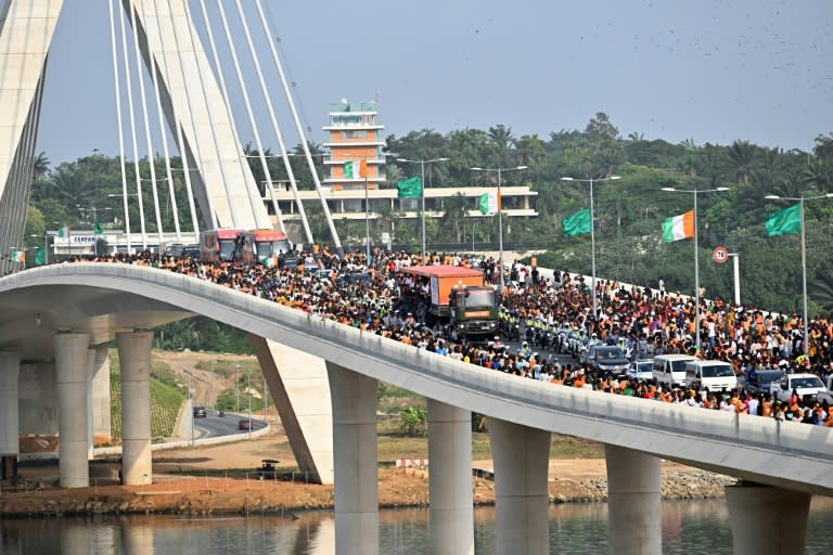 The Ivory Coast team, winners of the 2024 African Cup of Nations (CAN), and supporters on the Alassane Ouattara bridge in Abidjan in February (Sia KAMBOU)