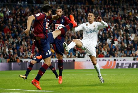 Soccer Football - La Liga Santander - Real Madrid vs SD Eibar - Santiago Bernabeu Stadium, Madrid, Spain - October 22, 2017 Real Madrid’s Cristiano Ronaldo in action REUTERS/Juan Medina