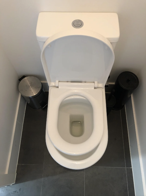 A toilet seat lid that doesn't fit the toilet