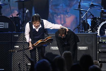 Paul McCartney (L) and Ringo Starr take a bow during the taping of "The Night That Changed America: A GRAMMY Salute To The Beatles", which commemorates the 50th anniversary of The Beatles appearance on the Ed Sullivan Show, in Los Angeles January 27, 2014. REUTERS/Mario Anzuoni