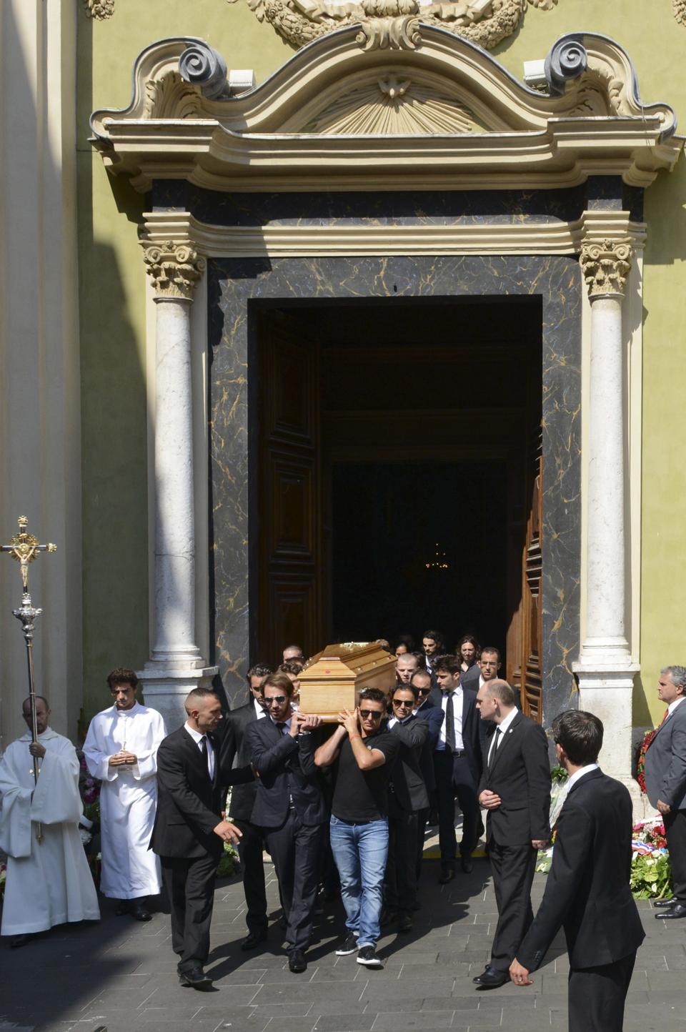 Friends and Formula One drivers carry the coffin of late Marussia Formula One driver Jules Bianchi as they exit the Sainte Reparate Cathedral in Nice, July 21, 2015. Bianchi, 25, died in hospital in Nice on Friday, nine months after his crash at Suzuka in Japan and without regaining consciousness. REUTERS/Jean-Pierre Amet