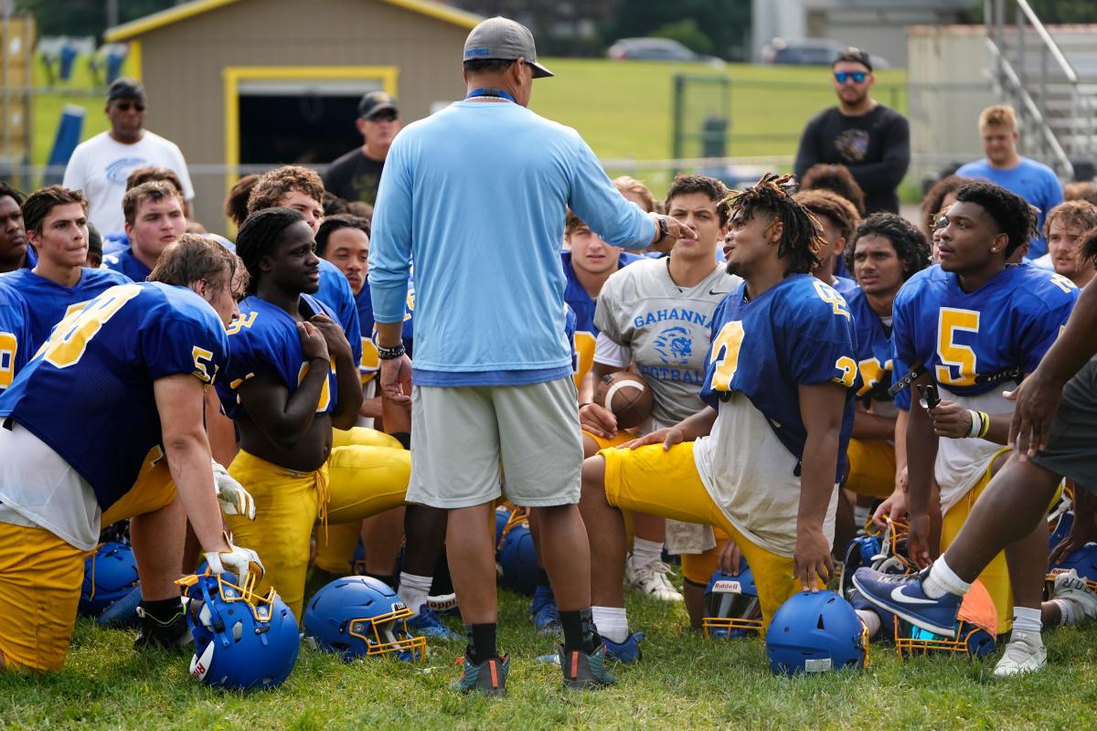 No time to 'loaf' Gahanna Lincoln football prepares for role as